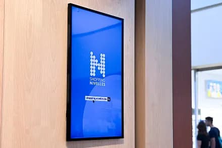 écran dans une bibliothèque